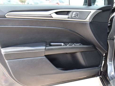 Used 2020 Ford Fusion SEL FWD image 22