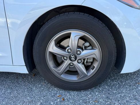 Used 2017 Hyundai Elantra ECO image 7