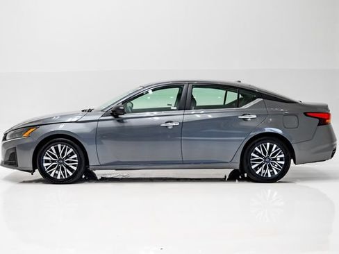 Used 2024 Nissan Altima 2.5 SV FWD image 26