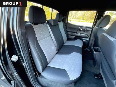 Certified 2022 Toyota Tacoma TRD Off-Road AWD/4WD image 19