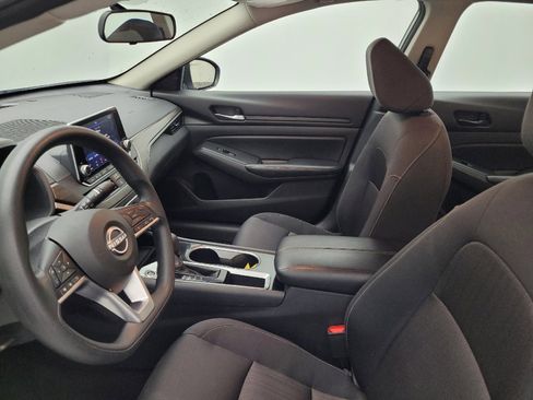 Used 2024 Nissan Altima 2.5 SV image 17