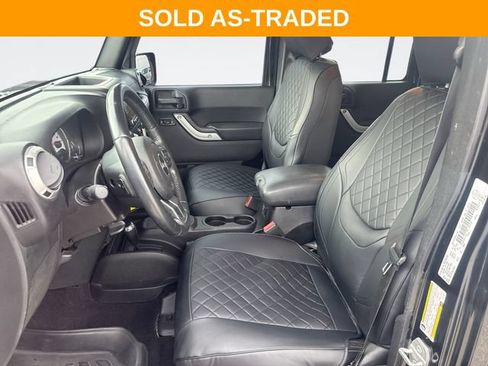 Used 2016 Jeep Wrangler Unlimited Sahara w/ Connectivity Group AWD/4WD image 11
