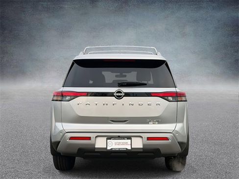 New 2025 Nissan Pathfinder SL image 3