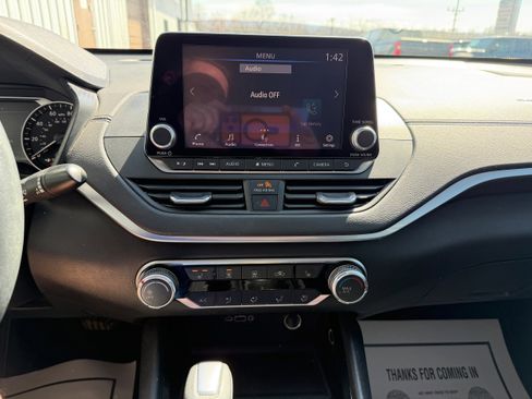 Used 2022 Nissan Altima 2.5 SV w/ SV Premium Package image 16