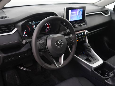 Used 2025 Toyota RAV4 XLE AWD/4WD image 21