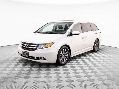 Used 2014 Honda Odyssey Touring Elite image 3