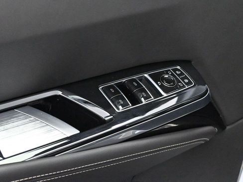 Certified 2026 Cadillac Escalade ESV Platinum Sport w/ LPO, ONYX Package AWD/4WD image 11