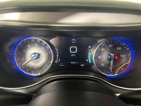 Certified 2025 Chrysler Pacifica Limited FWD image 20