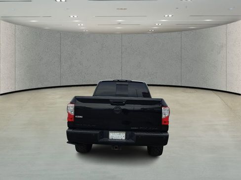 Used 2019 Nissan Titan SV w/ SV Convenience Package image 6