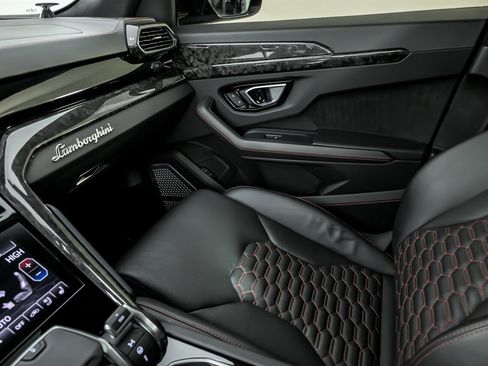 Used 2019 Lamborghini Urus image 46