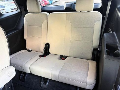 Used 2023 Chevrolet Traverse LT FWD image 52