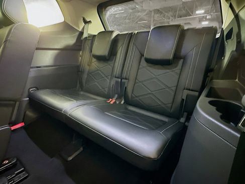 Used 2025 Volkswagen Atlas SE image 28