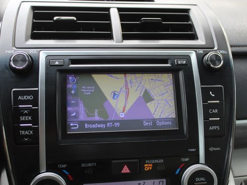 Used 2012 Toyota Camry XLE w/ Leather Pkg FWD image 31