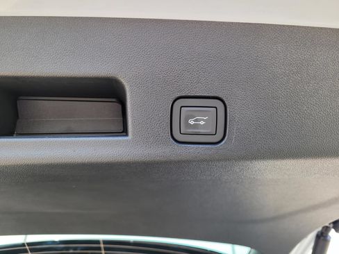 New 2026 Chevrolet Traverse LT w/ Sun and Wheel Package FWD image 9