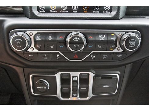 Used 2020 Jeep Wrangler Unlimited Sahara AWD/4WD image 27