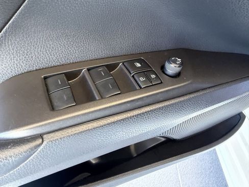 Used 2023 Toyota Camry SE image 12