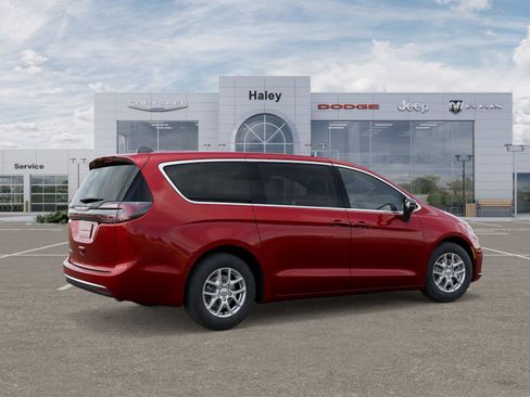 New 2026 Chrysler Pacifica Select image 4