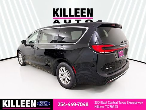 Used 2025 Chrysler Pacifica Select FWD image 7