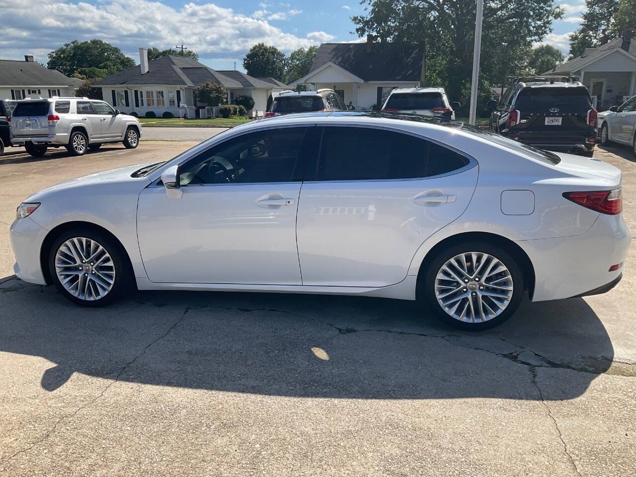 Used 2015 Lexus ES 350 w/ Ultra Luxury Package FWD image 6