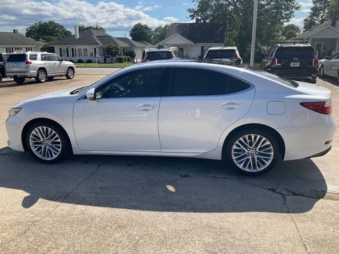 Used 2015 Lexus ES 350 w/ Ultra Luxury Package FWD image 6
