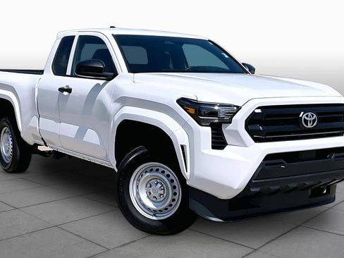 Used 2024 Toyota Tacoma SR image 3