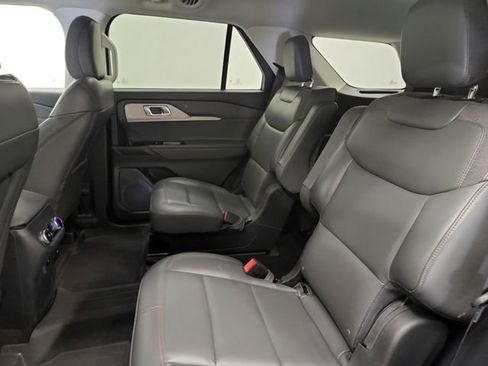 Used 2025 Ford Explorer Active w/ Active Comfort Package image 27