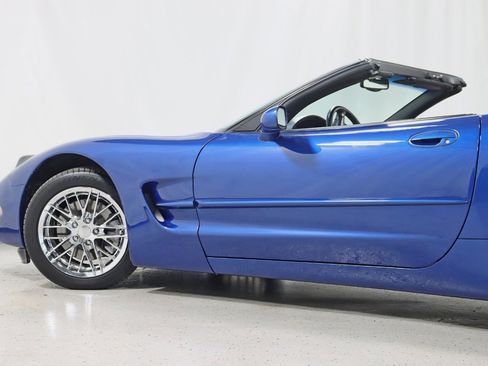 Used 2002 Chevrolet Corvette Convertible w/ Preferred Equipment Group2 image 12