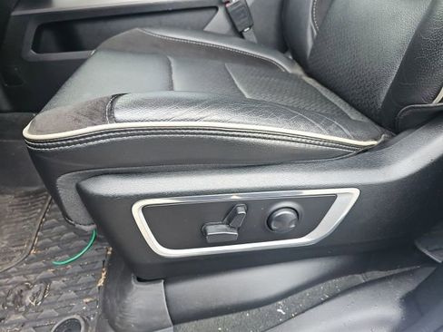 Used 2024 RAM 1500 Laramie AWD/4WD image 16