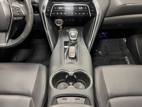 Used 2024 Toyota Venza XLE image 6