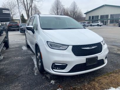 Used 2023 Chrysler Pacifica Limited