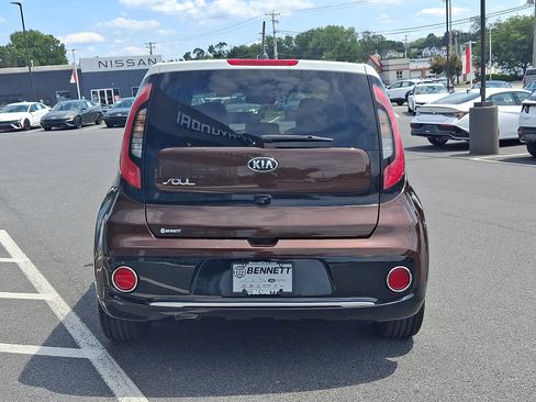 Used 2017 Kia Soul + FWD image 5
