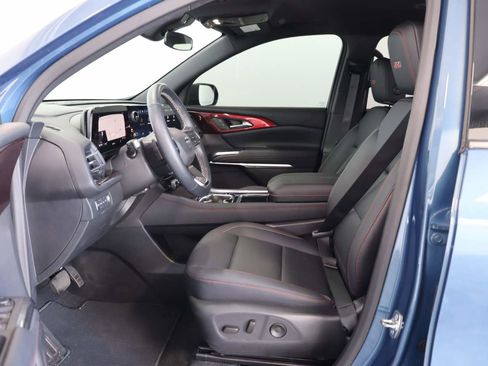 Used 2025 Chevrolet Traverse Z71 w/ Driver Confidence Package AWD/4WD image 8