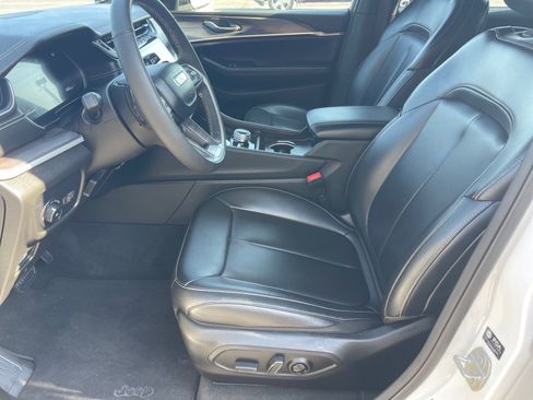 Used 2024 Jeep Grand Cherokee Limited AWD/4WD image 10