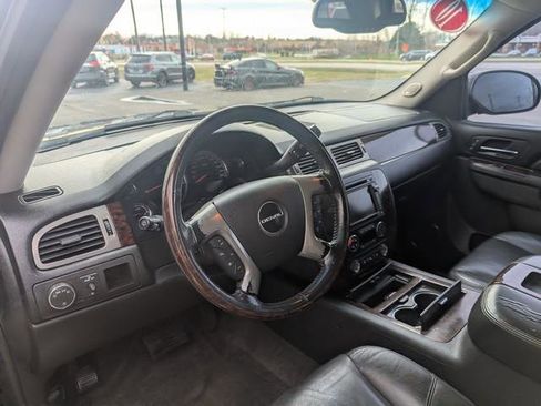 Used 2010 GMC Yukon XL Denali image 7