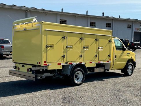 Used 2022 Ford E-450 and Econoline 450 Super Duty image 3