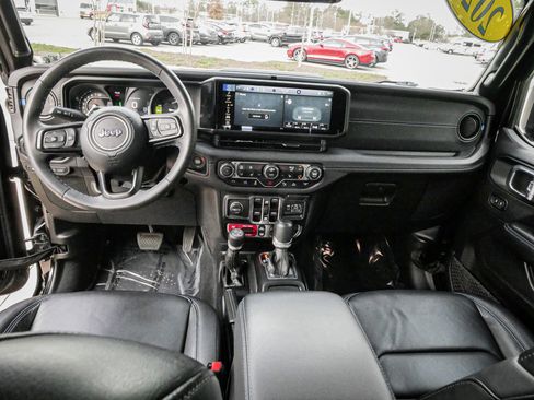 Used 2024 Jeep Wrangler Unlimited Rubicon 4xe AWD/4WD image 28