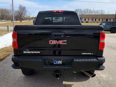 Used 2015 GMC Sierra 2500 Denali w/ Suspension Package, Off-Road AWD/4WD image 10