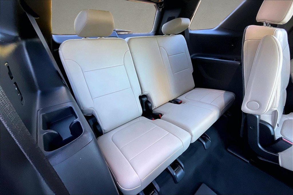 Used 2022 Chevrolet Traverse LT w/ LT Premium Package AWD/4WD image 27