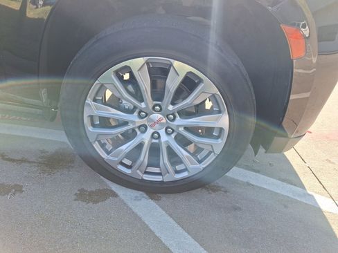 Used 2021 GMC Yukon Denali w/ Denali Premium Package image 11