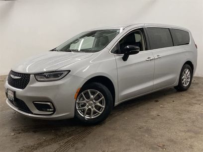 Used 2024 Chrysler Pacifica Touring-L