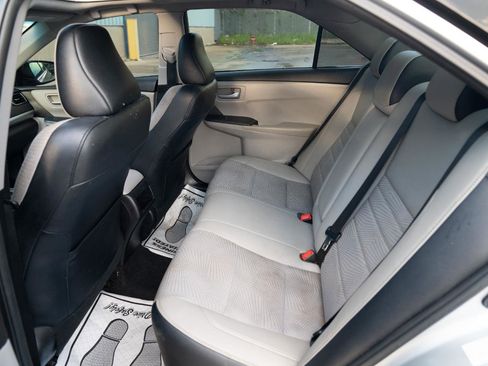 Used 2016 Toyota Camry SE w/ Moonroof Package FWD image 21