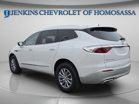 Used 2023 Buick Enclave Essence FWD image 6