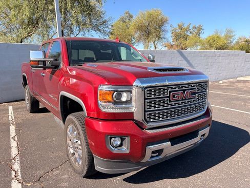 Used 2018 GMC Sierra 2500 Denali w/ Duramax Plus Package AWD/4WD image 4