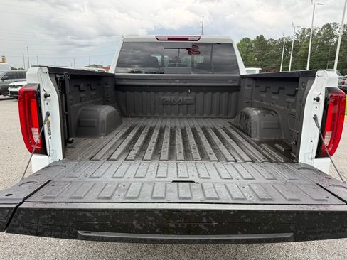 Used 2025 GMC Sierra 1500 AT4 w/ AT4 Premium Package AWD/4WD image 18