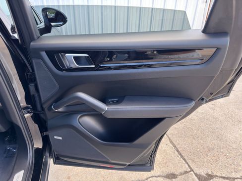 Used 2022 Porsche Cayenne E-Hybrid image 48