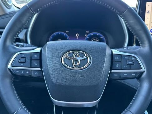 Used 2023 Toyota Highlander Limited image 37