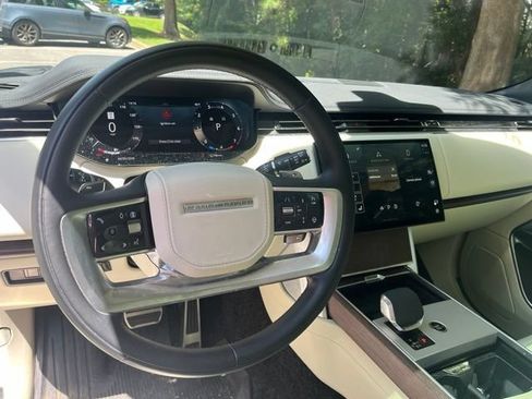 Used 2025 Land Rover Range Rover SE AWD/4WD image 6