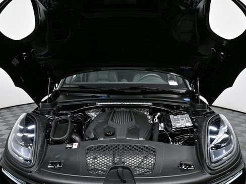 New 2025 Porsche Macan image 35