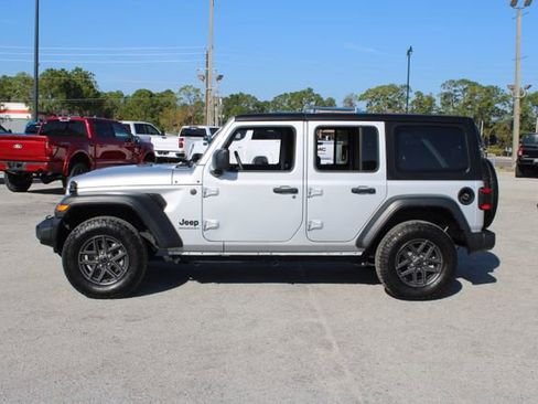 Used 2024 Jeep Wrangler Sport S image 6