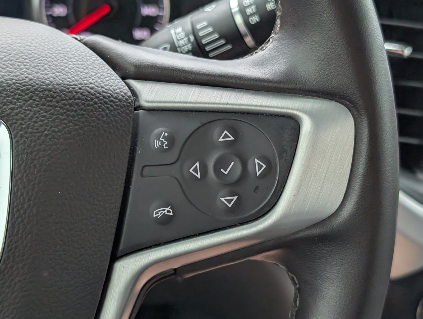 Used 2023 GMC Acadia SLT FWD image 19
